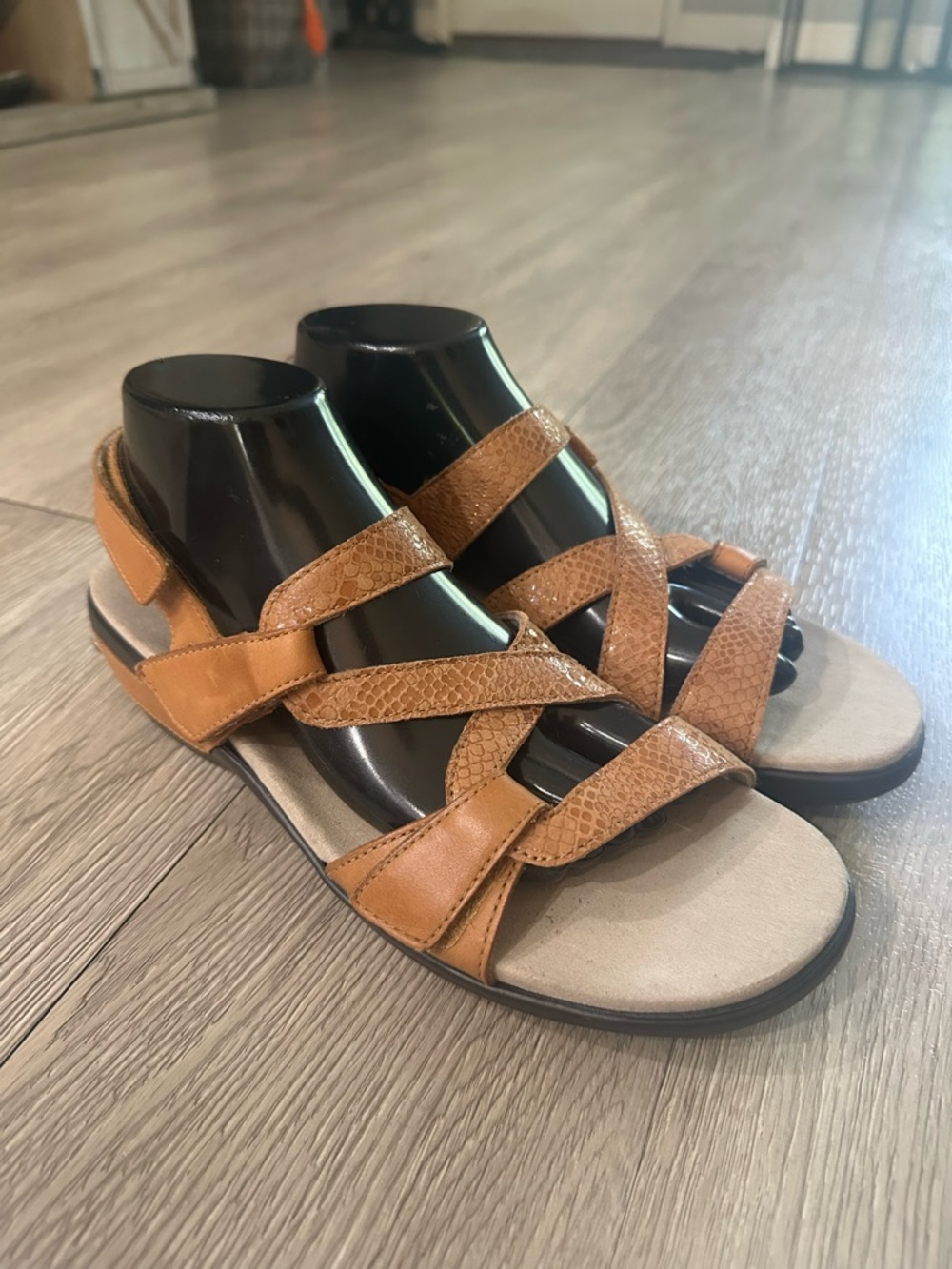 Aravon Womens Sz 10 Power Comfort Tan Leather Sandals Summer Shoes